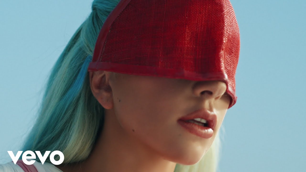 VIDEO: Lady Gaga – 911